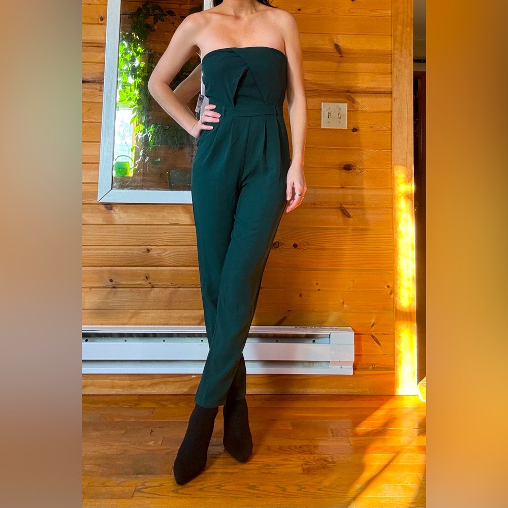 💋NWT Emerald Green Jumpsuit